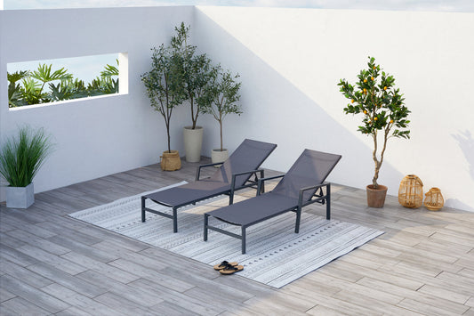 BARI Hank Decor
